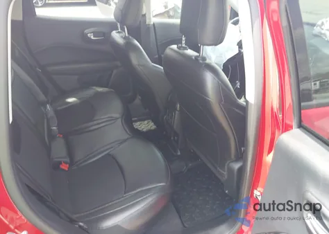 2020 Jeep Compass Latitude 4X4 z USA, uszkodzony, nr VIN 3C4NJDBB1LT135570